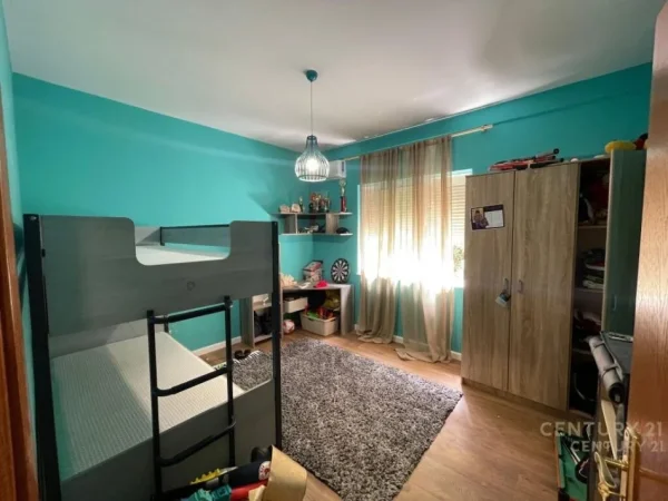 Tirane, jepet me qera apartament 2+1 Kati 2, 105 m² 650 € 