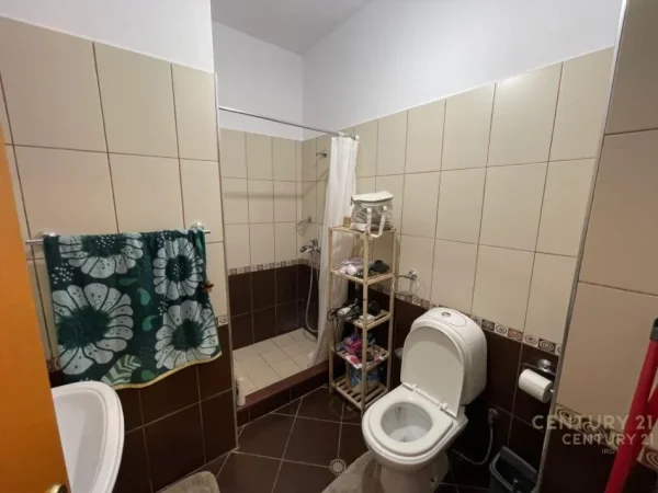 Tirane, jepet me qera apartament 2+1 Kati 2, 105 m² 650 € 