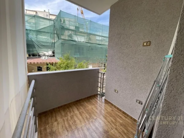 Tirane, jepet me qera apartament 2+1 Kati 2, 105 m² 650 € 