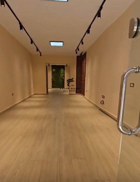 Tirane, jepet me qera dyqan Kati 0, 67 m² 750 € (21 DHJETORI)