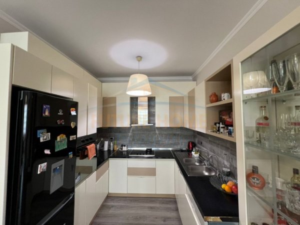 Tirane, jepet me qera apartament 2+1 , 99 m² 500 € (Fresk, Tiranë.)