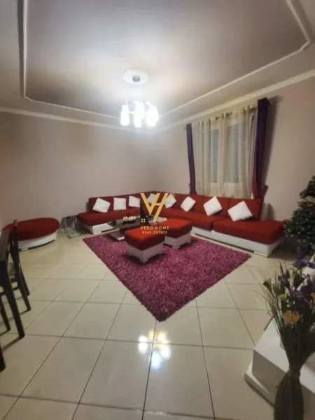 Tirane, jepet me qera Vile 2 Katshe Kati 0, 290 m² 1.000 € (SAUK)