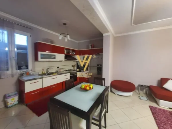 Tirane, jepet me qera Vile 2 Katshe Kati 0, 290 m² 1.000 € (SAUK)