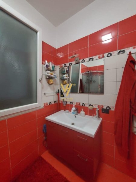 Tirane, jepet me qera Vile 2 Katshe Kati 0, 290 m² 1.000 € (SAUK)