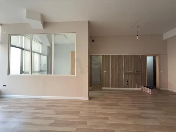 Tirane, jepet me qera ambjent biznesi Kati 0, 130 m² 1.300 € (ASTIR)