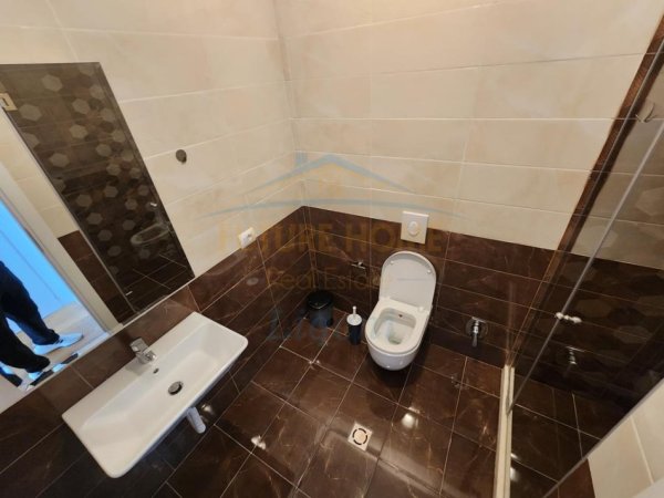 Tirane, jepet me qera apartament 2+1+Ballkon Kati 3, 110 m² 800 € (Kopshti Botanik)