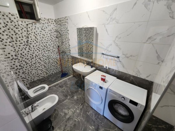 Tirane, jepet me qera apartament 2+1+Ballkon Kati 3, 110 m² 800 € (Kopshti Botanik)