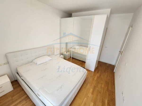 Tirane, jepet me qera apartament 2+1+Ballkon Kati 3, 110 m² 800 € (Kopshti Botanik)