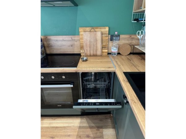 Tirane, jepet me qera bar-kafe Kati 0, 33 m² 800 € (PALLATET AGIMI)