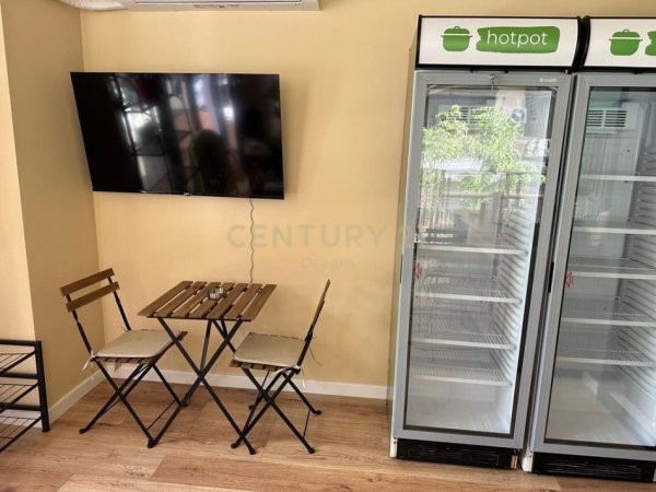 Tirane, jepet me qera bar-kafe Kati 0, 33 m² 800 € (PALLATET AGIMI)