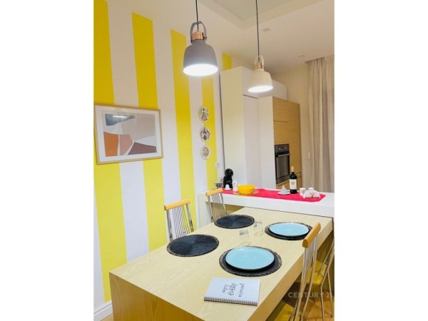 Tirane, jepet me qera apartament 2+1 Kati 4, 92 m² 750 € (Myslym Shyri)