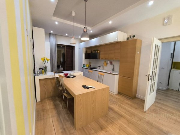 Tirane, jepet me qera apartament 2+1 Kati 4, 92 m² 750 € (Myslym Shyri)