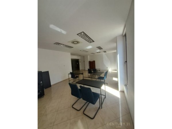 Tirane, jepet me qera zyre Kati 1, 70 m² 1.200 € (Torre Drin Center)