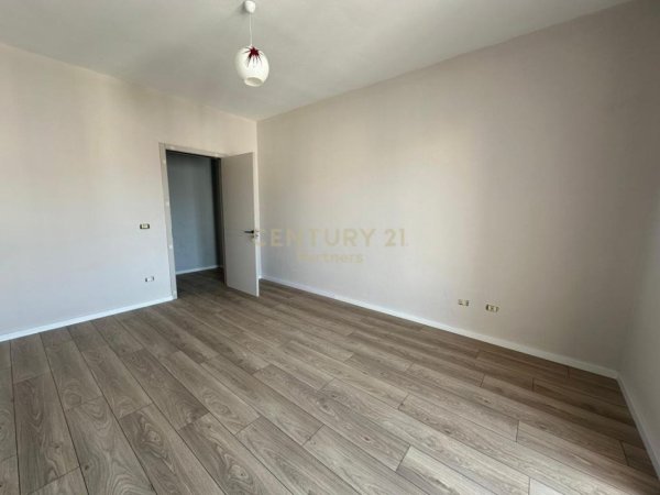 Tirane, shitet apartament 1+1 Kati 8, 80 m² 89.000 € (Kthesa e Kamzës)