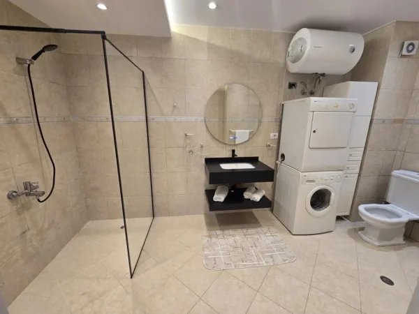 Tirane, shitet apartament 2+1+Ballkon , 110 m² 348.000 € (Petro Nini)