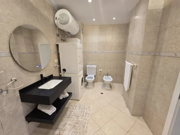 Tirane, shitet apartament 2+1+Ballkon , 110 m² 348.000 € (Petro Nini)