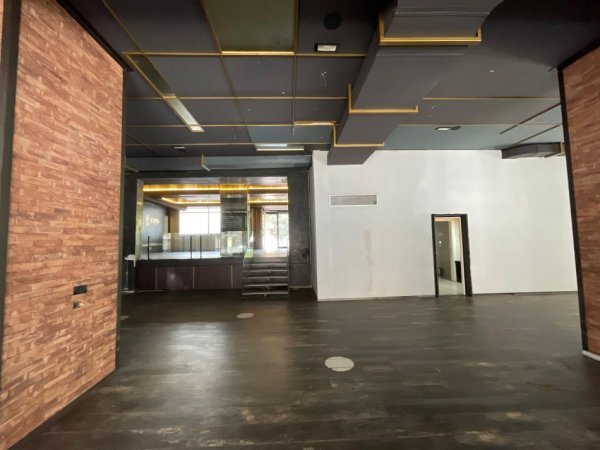 Tirane, jepet me qera ambjent biznesi Kati 0, 440 m² 4.000 € (21 DHJETORI)