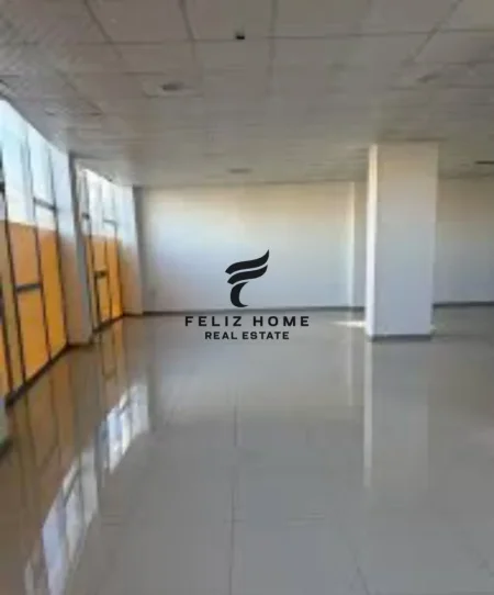 Tirane, jepet me qera ambjent biznesi Kati 2, 100 m² 1.000 € (XHAMLLIKU)