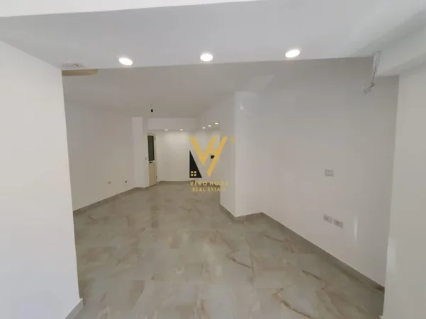 Tirane, jepet me qera dyqan Kati 0, 40 m² 700 € (RRUGA E ELBASANIT)