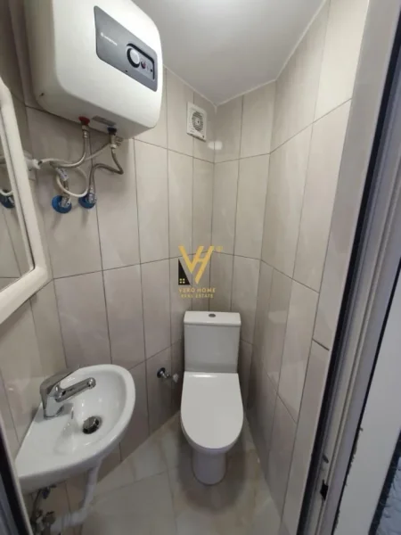 Tirane, jepet me qera dyqan Kati 0, 40 m² 700 € (RRUGA E ELBASANIT)