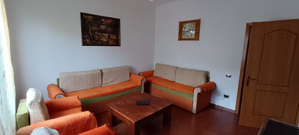 Tirane, jepet me qera apartament 3+1 Kati 2, 176 m² 600 € (Ali Demi)