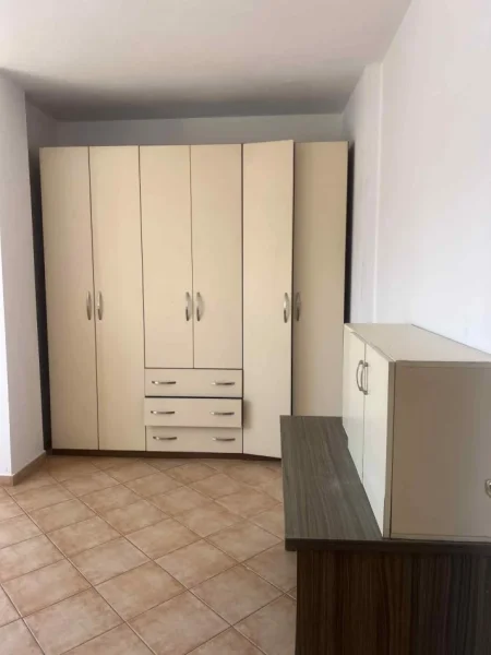 Tirane, jepet me qera apartament 2+1+Ballkon Kati 5, 96 m² 400 € (ASTIR AFER SANTANA)