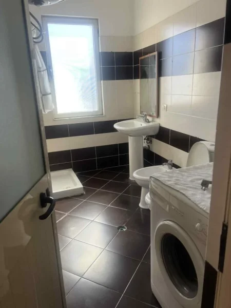 Tirane, jepet me qera apartament 2+1+Ballkon Kati 5, 96 m² 400 € (ASTIR AFER SANTANA)