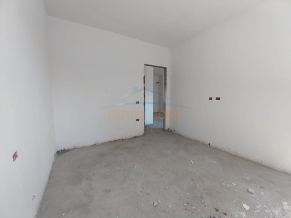 Tirane, shitet apartament 2+1+Ballkon Kati 1, 93 m² 165.000 € (YZBERISHT KMY)