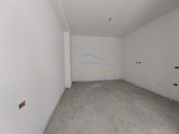 Tirane, shitet apartament 2+1+Ballkon Kati 1, 93 m² 165.000 € (YZBERISHT KMY)