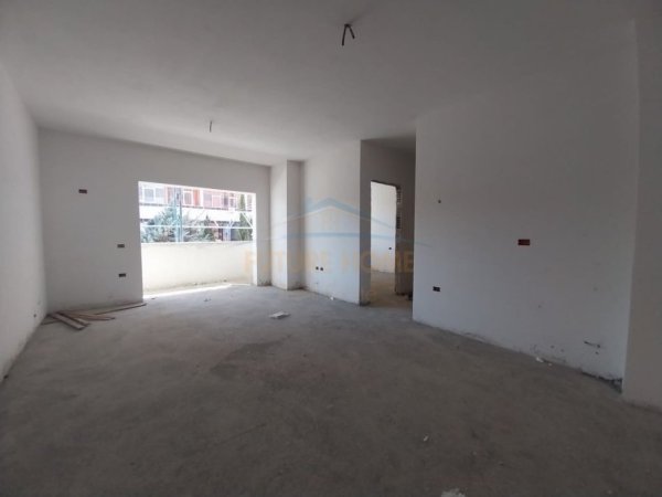 Tirane, shitet apartament 2+1+Ballkon Kati 1, 93 m² 165.000 € (YZBERISHT KMY)