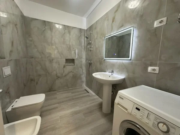 Tirane, jepet me qera apartament 1+1 Kati 5, 450 € (5 maj)