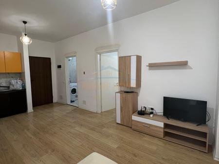 Tirane, jepet me qera apartament 1+1 Kati 10, 65 m² 420 € (Yzberisht)