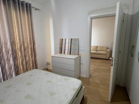 Tirane, jepet me qera apartament 1+1 Kati 10, 65 m² 420 € (Yzberisht)