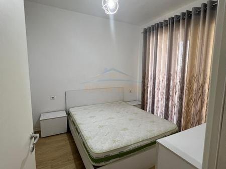 Tirane, jepet me qera apartament 1+1 Kati 10, 65 m² 420 € (Yzberisht)