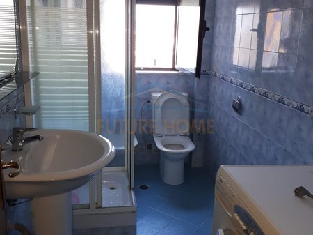 Tirane, jepet me qera apartament 1+1 Kati 6, 75 m² 500 € (ish parku autobuzave)