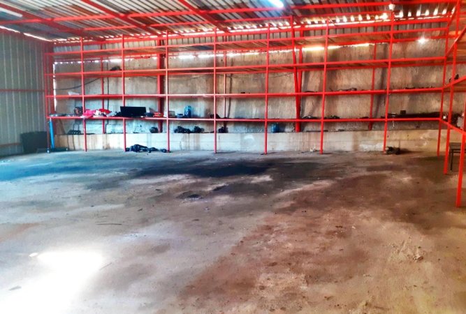 Shqiperi, jap me qera Jepet me qira kapanoni (200 m²) me oborr 1000 m²