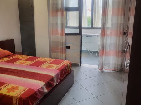 Tirane, jepet me qera apartament 1+1 Kati 4, 110 m² 450 € (MINE PEZA)