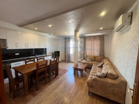 Tirane, jepet me qera apartament 2+1 Kati 4, 105 m² 460 € (SHKOLLA KICO BLUSHI)