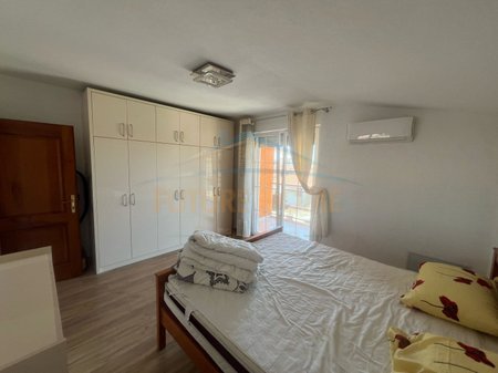 Tirane, jepet me qera apartament 2+1 Kati 4, 105 m² 460 € (SHKOLLA KICO BLUSHI)