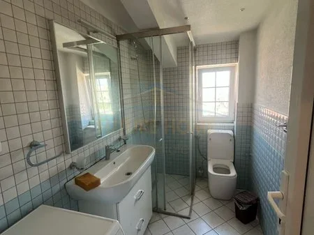 Tirane, jepet me qera apartament 2+1 Kati 4, 105 m² 460 € (SHKOLLA KICO BLUSHI)