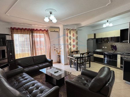 Tirane, jepet me qera apartament 2+1 Kati 5, 115 m² 500 € (Unaza e re)