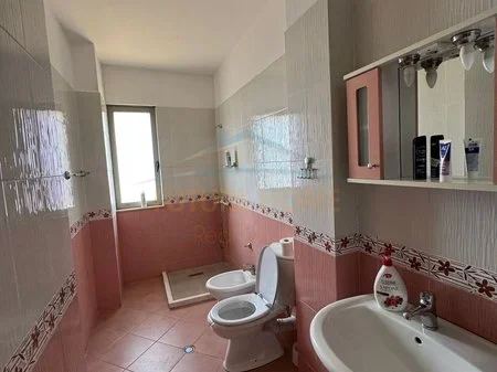 Tirane, jepet me qera apartament 2+1 Kati 5, 115 m² 500 € (Unaza e re)
