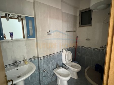 Tirane, jepet me qera apartament 2+1 Kati 5, 115 m² 500 € (Unaza e re)