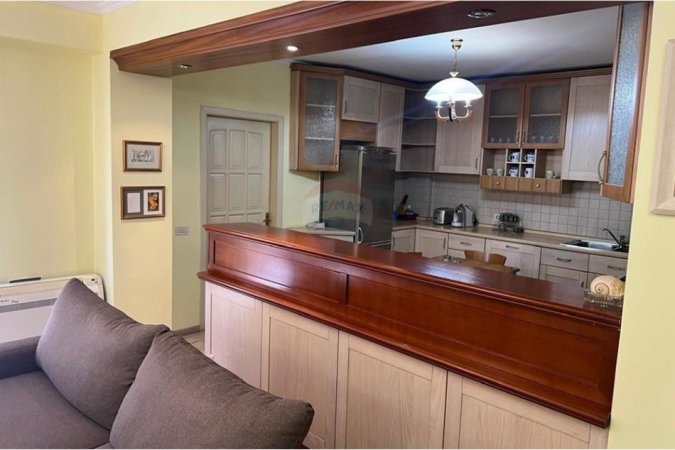 Tirane, jepet me qera apartament 3+1 Kati 0, 113 m² 1.000 € (Bulevardi Zogu i Zi)
