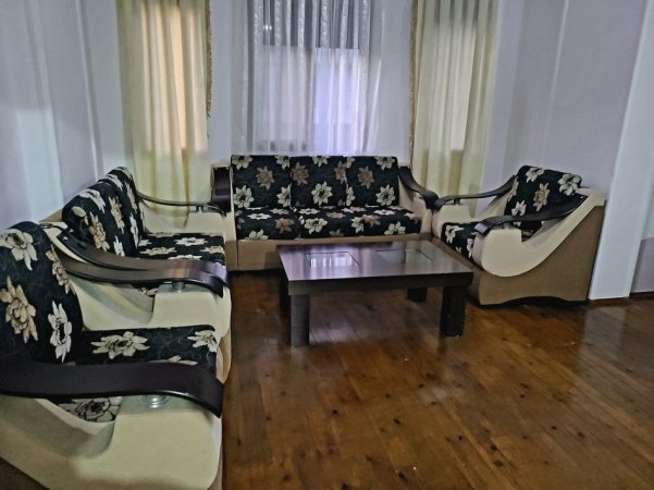 Tirane, jepet me qera shtepi 1+1+Aneks+Ballkon Kati 2, 80 m² 350 € (Rr.Jordan Misja)