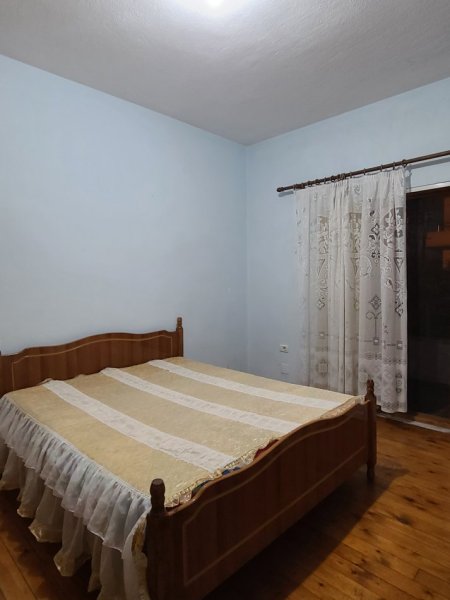 Tirane, jepet me qera shtepi 1+1+Aneks+Ballkon Kati 2, 80 m² 350 € (Rr.Jordan Misja)