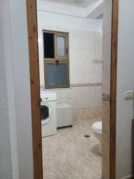 Tirane, jepet me qera shtepi 1+1+Aneks+Ballkon Kati 2, 80 m² 350 € (Rr.Jordan Misja)