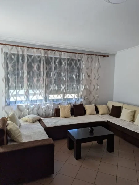 Tirane, jepet me qera apartament 2+1 Kati 2, 90 m² 720 € (Liqeni Artificial)