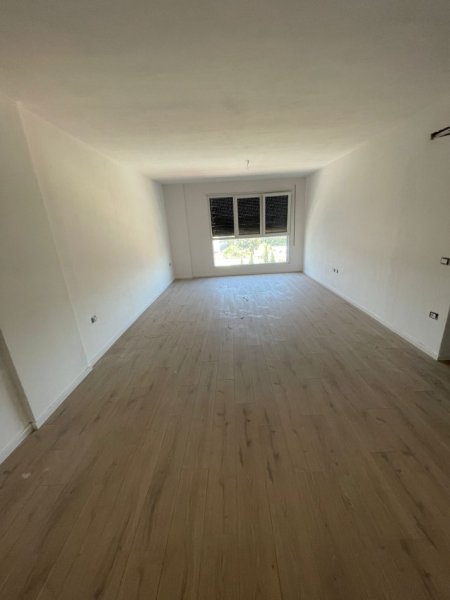 Tirane, jepet me qera zyre Kati 4, 100 m² 600 € (Don Bosko)