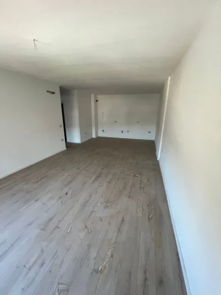 Tirane, jepet me qera zyre Kati 4, 100 m² 600 € (Don Bosko)